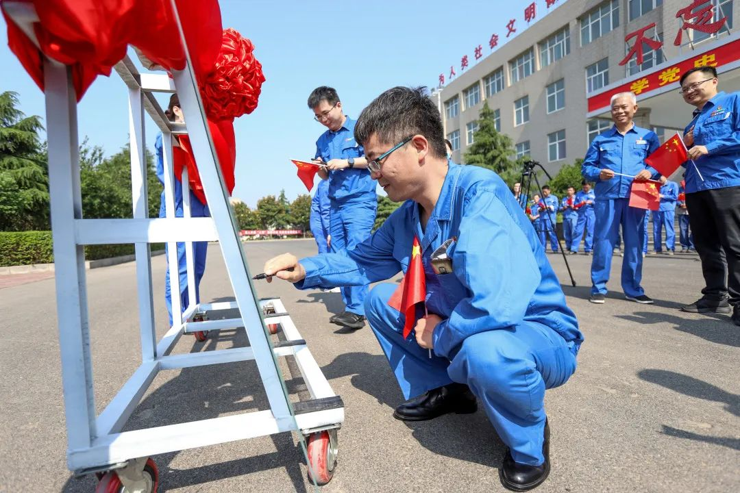 砥砺奋进 生生不“熄”——焦作10bet举行升国旗仪式